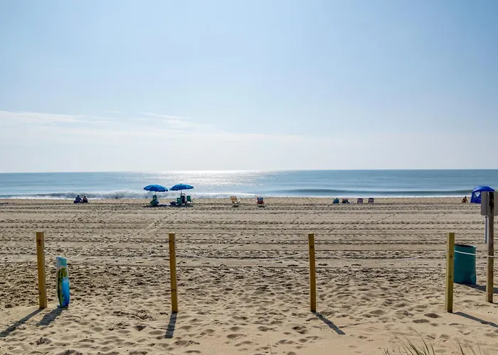 Steps To Pool & Ocean Beach! Water-view Gem Holiday home