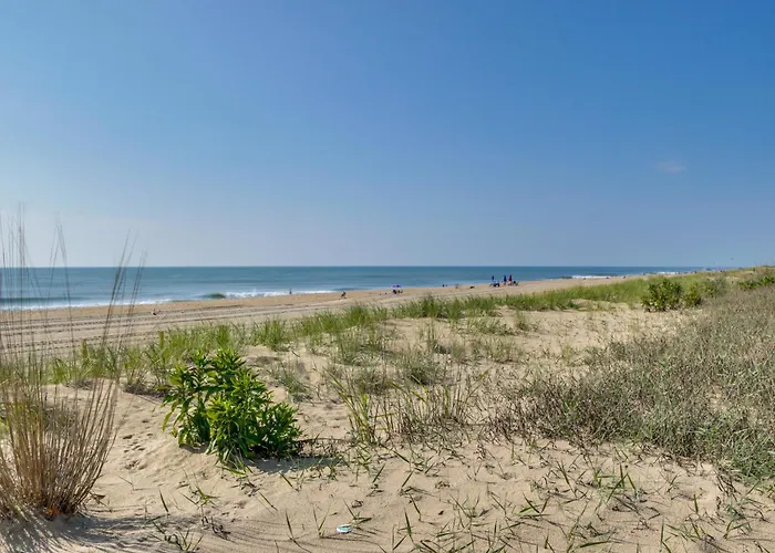 Steps To Pool & Ocean Beach! Water-view Gem Holiday home *