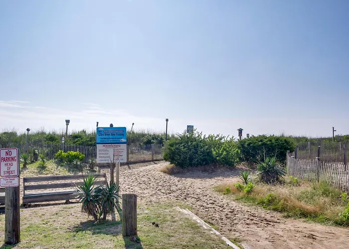 Holiday home Steps To Pool & Ocean Beach! Water-view Gem *