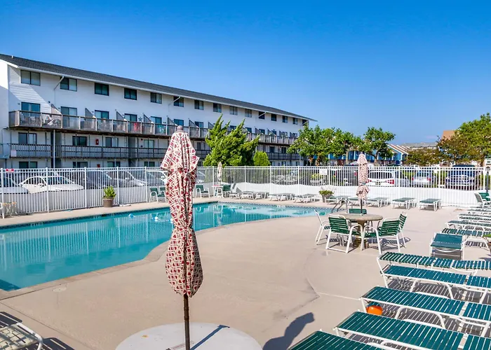 Steps To Pool & Ocean Beach! Water-view Gem Holiday home