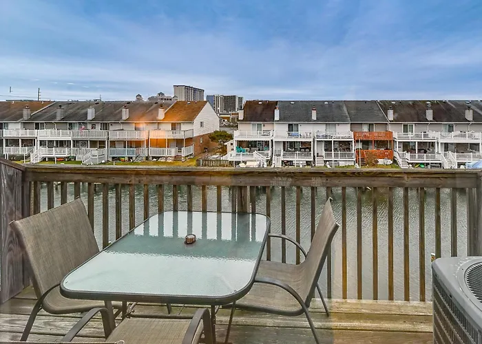 Holiday home Steps To Pool & Ocean Beach! Water-view Gem